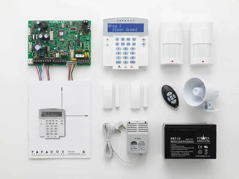 Kit completo de alarma Paradox con todos los componentes del sistema